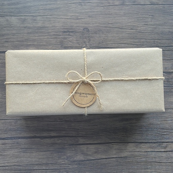 Welcome to the Swing Away Merril Toggery! - Picture 6 of 7